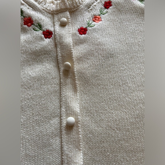 LC Lauren Conrad embroidered sweater tank 🌸🌼 - Picture 5 of 6